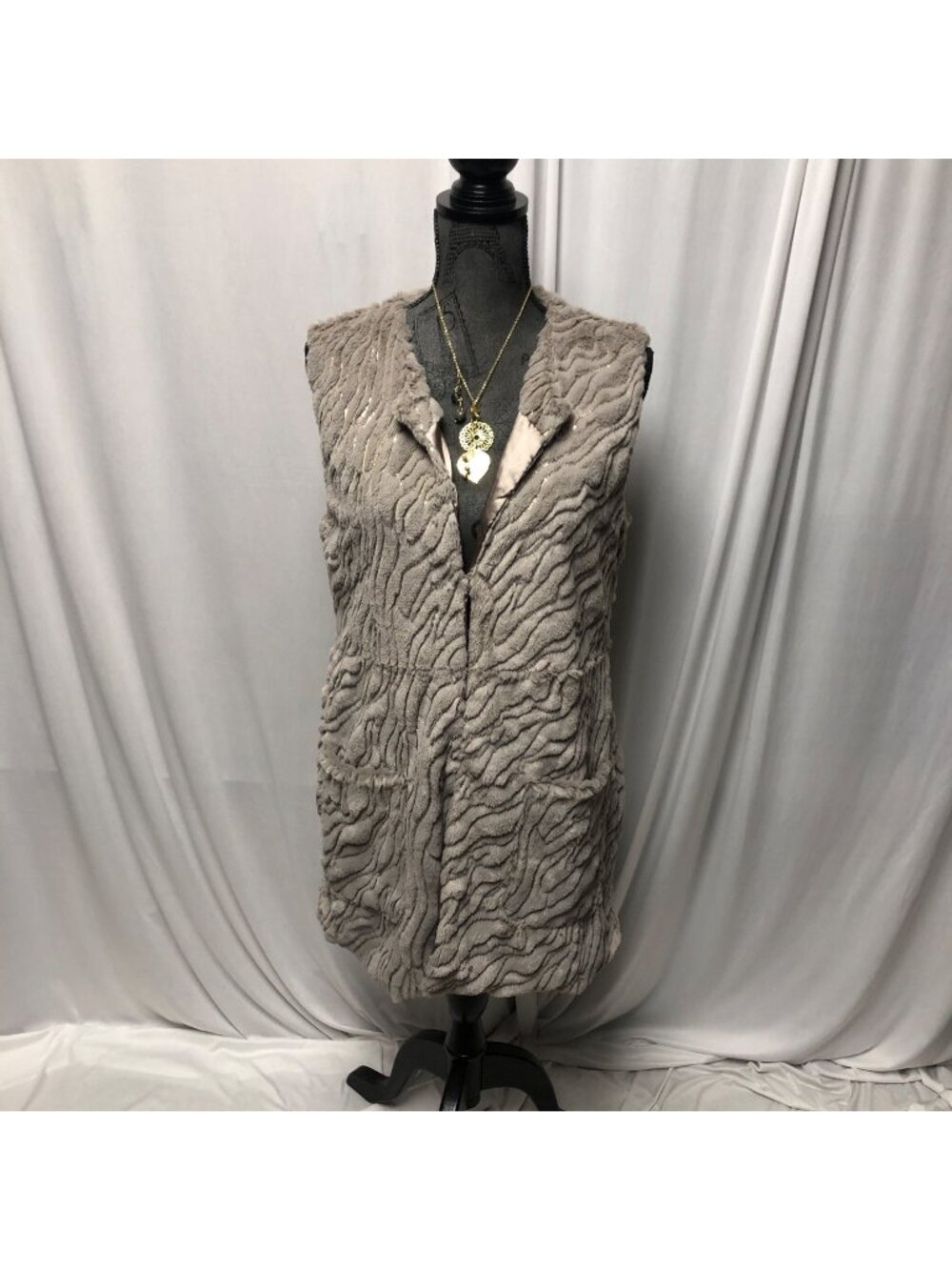 Faux Fur Vest Womens Size Medium Gray Gold Sequens Pockets Satin Lining